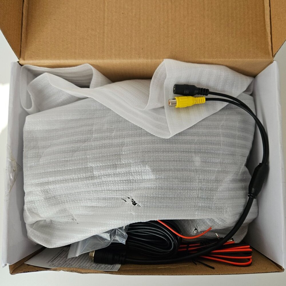 Car Rear View Color Camera Kit With Wiring & Mounting Accessories - Picture 9 of 9
